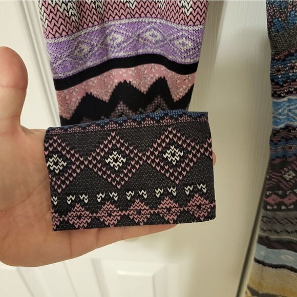 Multi-colored Aztec design leggings - Picture 3 of 5